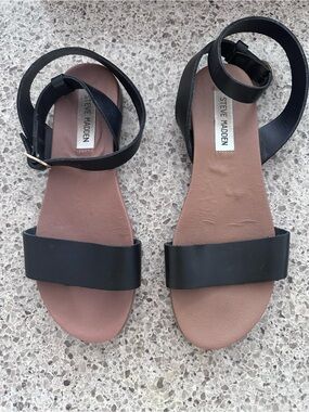 Steve Madden Black and Tan Flat Ankle-Strap Sandals